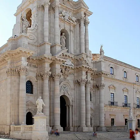 In Siracusa With Outdoor Swimming Pool Hébergement de vacances Syracuse